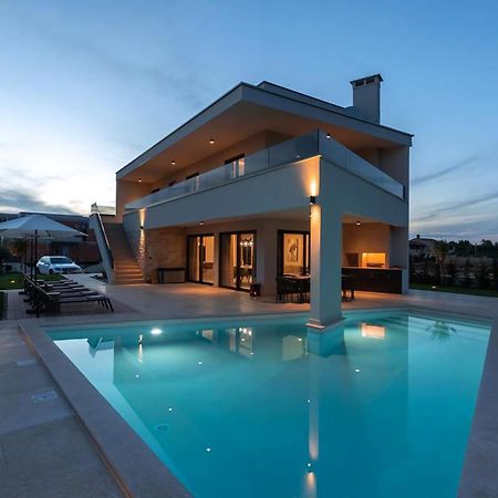 Luxurioese Villa Perla Mit Pool Und Jacuzzi Πόρετς Εξωτερικό φωτογραφία