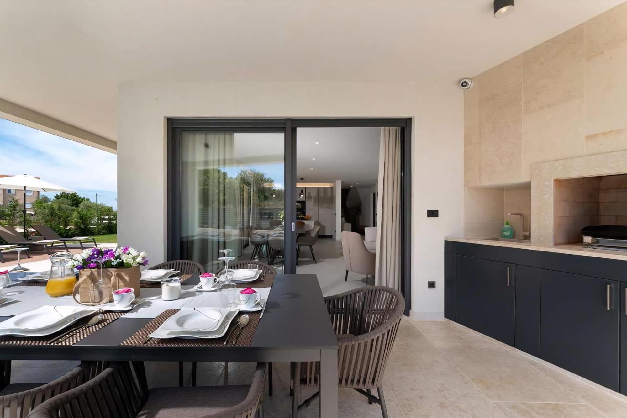 Luxurioese Villa Perla Mit Pool Und Jacuzzi Πόρετς Εξωτερικό φωτογραφία