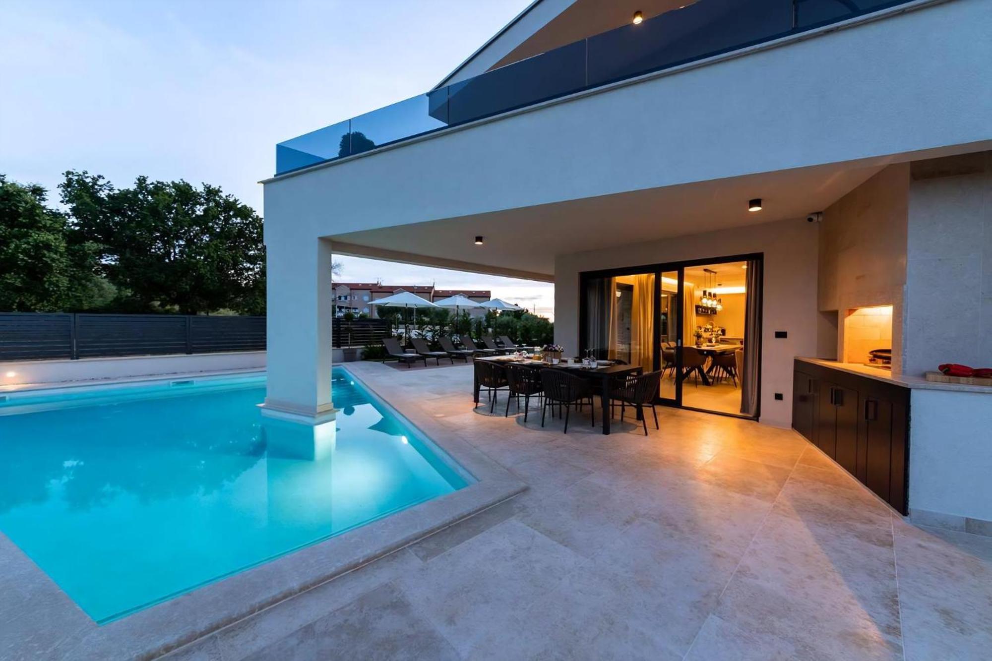 Luxurioese Villa Perla Mit Pool Und Jacuzzi Πόρετς Εξωτερικό φωτογραφία